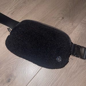 LIKE NEW LuluLemon Everywhere Belt Bag 1L Fleece